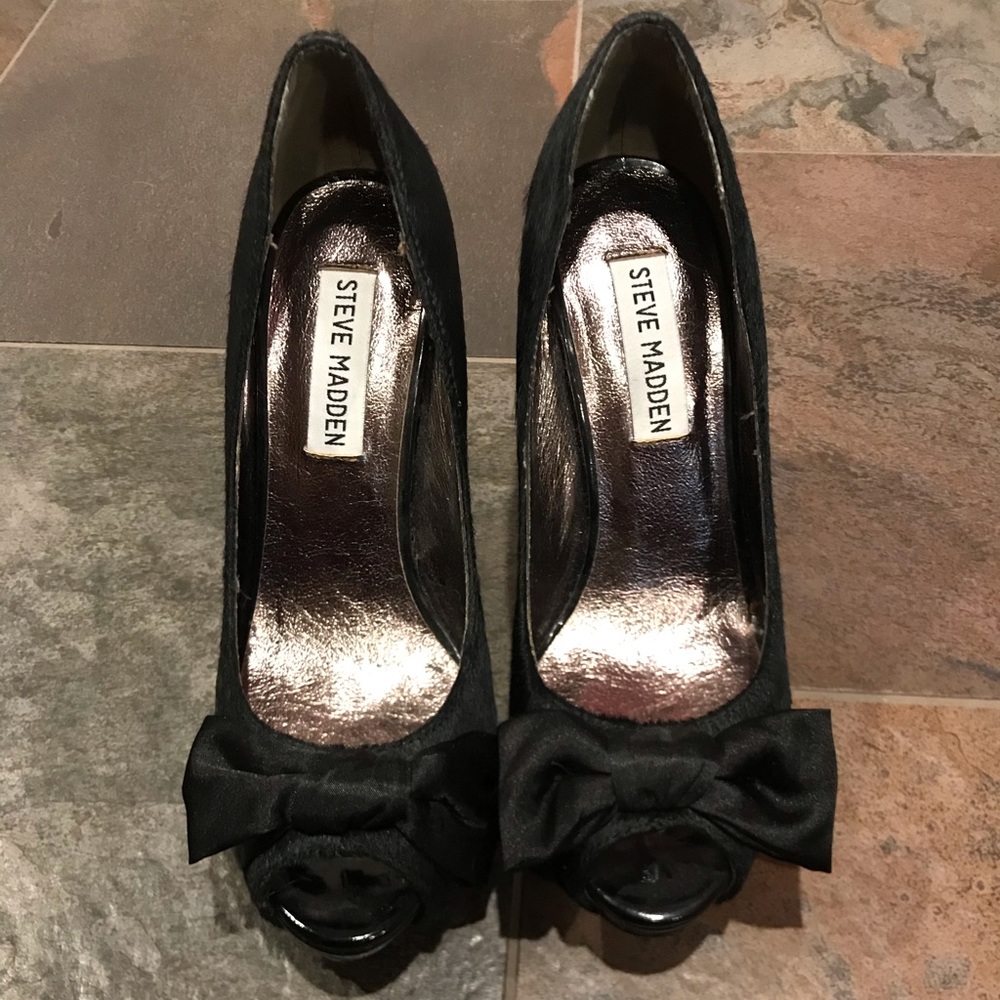Black Pumps